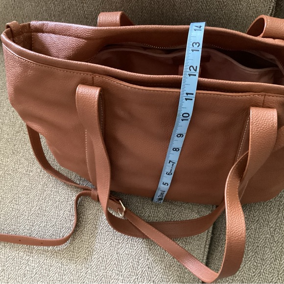 Tote 100% leather great for travel or work bag. - Picture 11 of 12